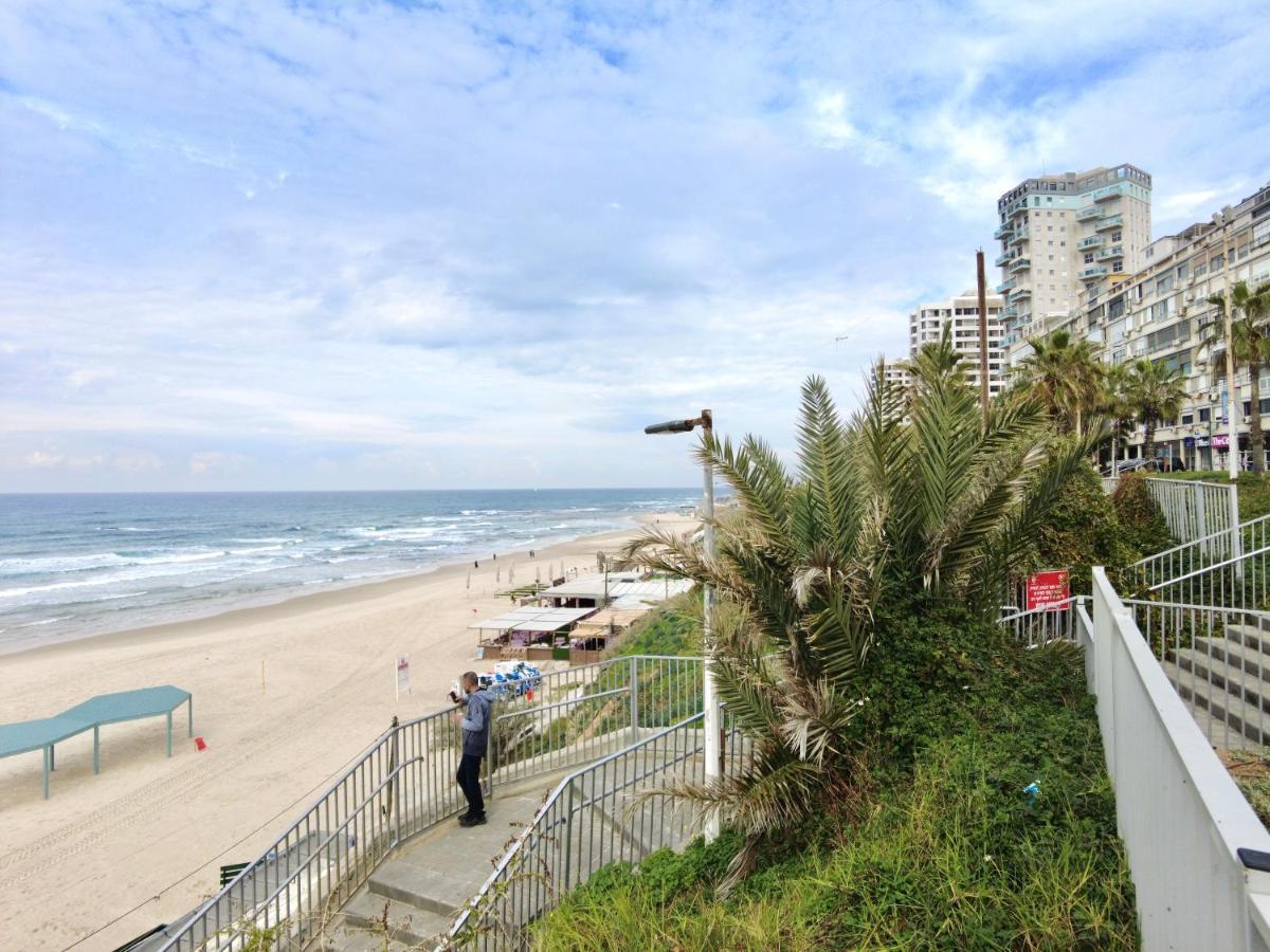 Large With Sea View Bat Yam